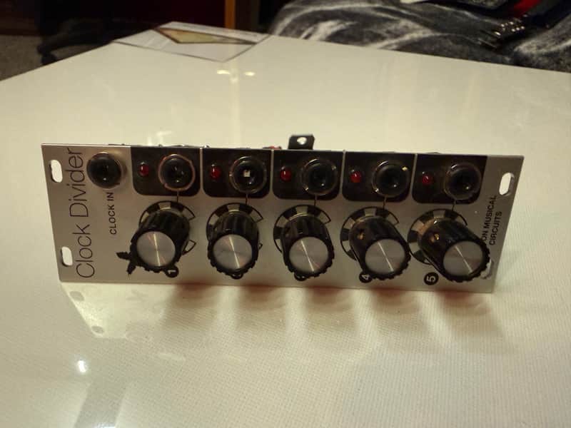 Barton Musical Circuits Clock Divider