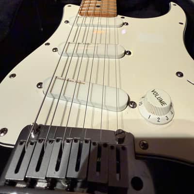 Vintage 1988 Fender Deluxe American Stratocaster 1988 w/ Fender-Lace Sensor Pickups image 2