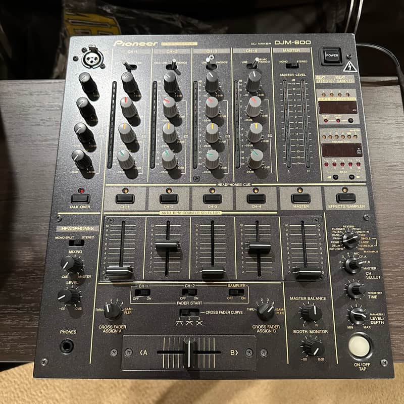 Pioneer DJM-600 DJ Mixer image 1