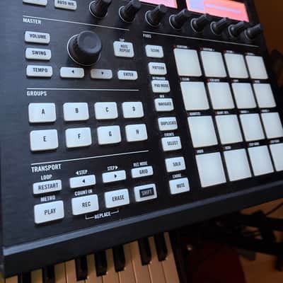 Native Instruments Maschine MKII 2010s - Black image 4