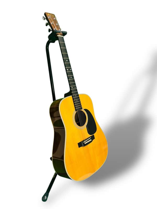 Martin Standard Series D-28  2001 Natural image 1