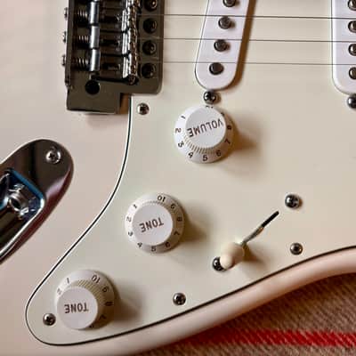 Fender Standard Stratocaster (MIM) 2015 - Arctic White Bild 5