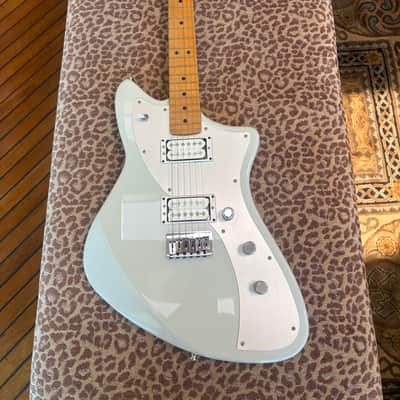 Fender American Ultra II Meteora with Maple Fretboard 2024 - Present - Avalanche image 3