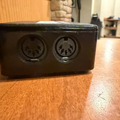 MIDI Solutions MSL THRU 2 Output Active MIDI Thru Box 2010s - Black image 2