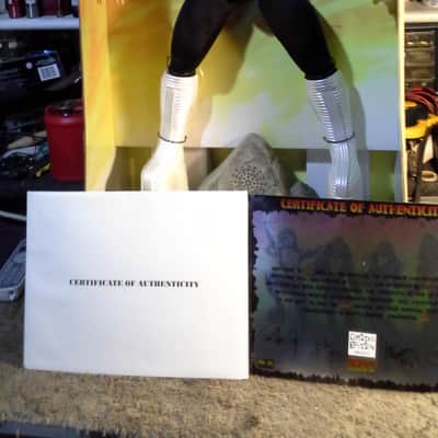 KISS ACE FREHLEY 24" DESTROYER DOLL LIMITED EDITION DEVASTATED CITY BASE W/BOX image 2