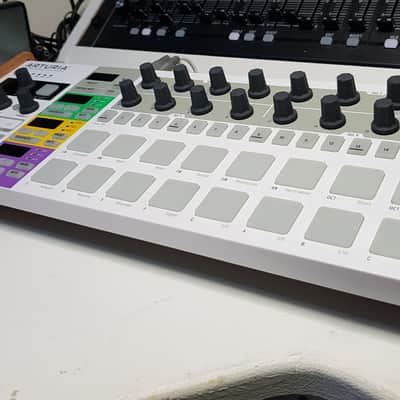 Arturia Beatstep Pro Oak Solid Oak Stand from Synths And Wood image 2