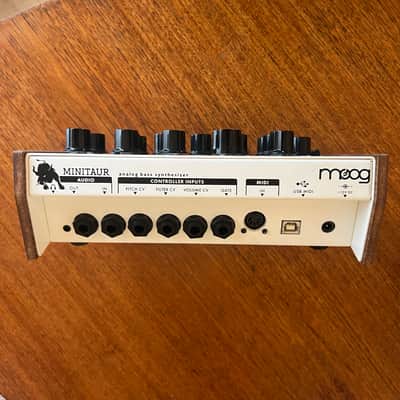 Moog Minitaur Limited Edition White (only 250 made) with original box and wood sides! image 2