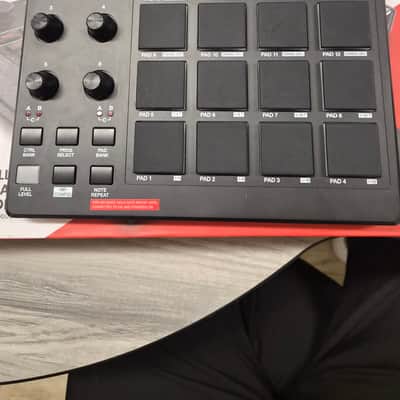 Akai MPD218 2015 - Present - Black image 2