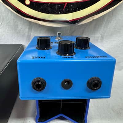D*A*M Differential Audio Manifestationz x Emanating Fist Electronics Limited Edition DP-77 dp77 Dope Priest Frequency Sustainer Muffy Fuzz Pedal with Box - Limited Blue Colorway image 6