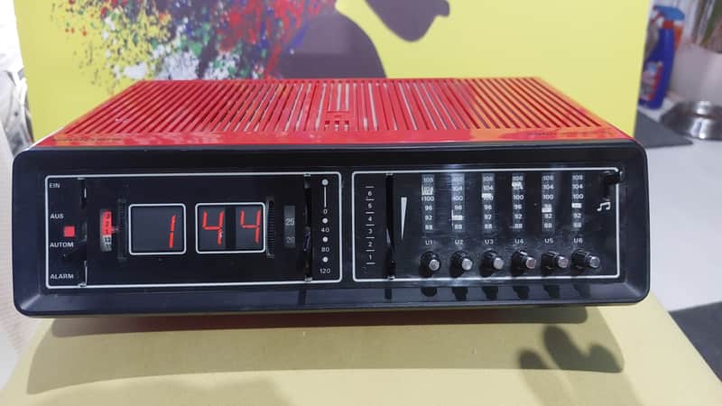 Grundig Sono Clock 10 1974 - Red image 1