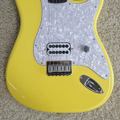 Mint Fender Tom DeLonge Stratocaster, Rosewood Fretboard, Graffiti Yellow 7lbs 9.70oz image 3