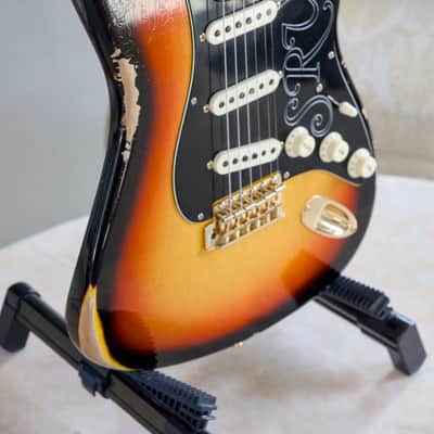 Fender Custom Shop Stevie Ray Vaughan Signature Strato Relic Faded 3 Color Sunburst image 5