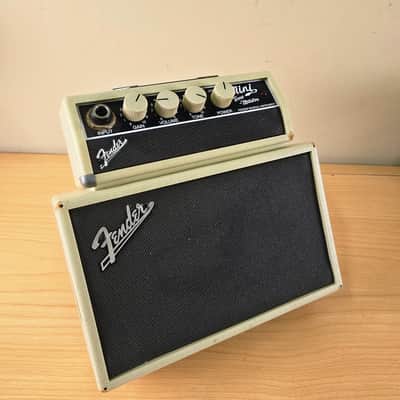 Fender Mini Tone-Master 1-Watt 2x2" Mini Guitar Combo Amp image 2