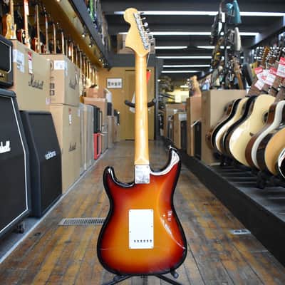 Fender Vintera III Late '60s Stratocaster 3-Color Sunburst w/Padded Gig Bag image 6