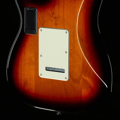 Fender Deluxe Roadhouse Stratocaster 3-Tone Sunburst Pau Ferro (569) image 2
