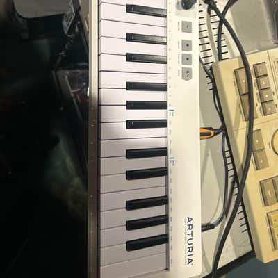 Arturia KeyStep 32-Key MIDI Controller 2017 - 2025 - White image 1