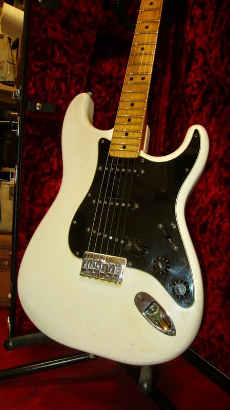 1977 Fender Stratocaster Hardtail White w Fender Hardshell Case image 1