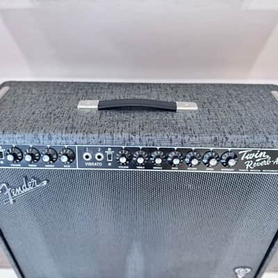 Fender GB Twin Reverb George Benson Signature 2-Channel 85-Watt 2x12" Guitar Combo 2016 - Present - Gray image 4