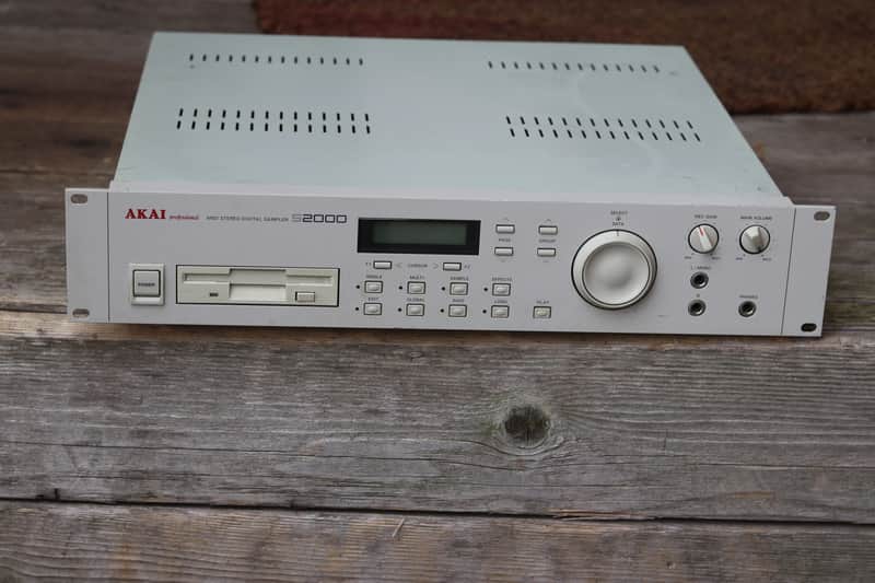 Akai S2000 MIDI Stereo Digital Sampler 1995 - White image 1