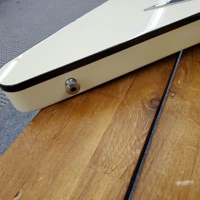 Hamer USA Vector  V shape in White with case and C.O.A. ebony fingerboard, near mint image 15