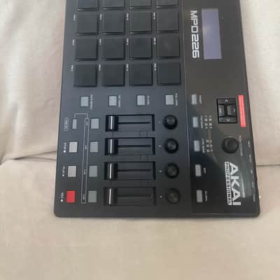 Akai MPD226 2015 - Present - Black image 2
