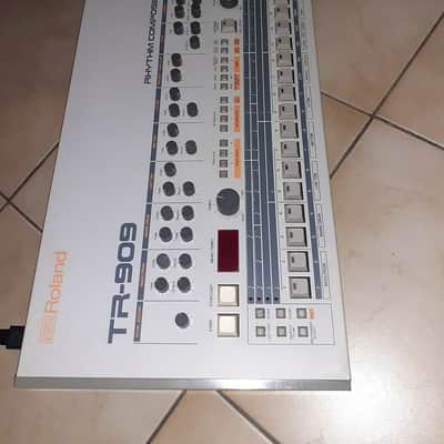 Roland TR-909 Rhythm Composer Drum Machine image 2