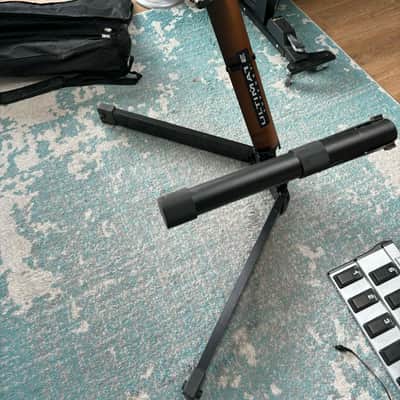 Ultimate Support VS88B V black and brown image 3