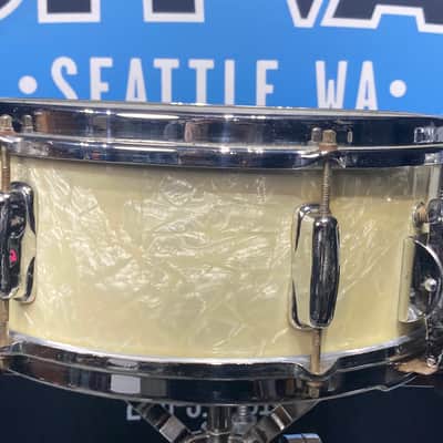 Slingerland - 5.5x14" 6 Lug Snare Drum 1960s - Marine Pearl image 9