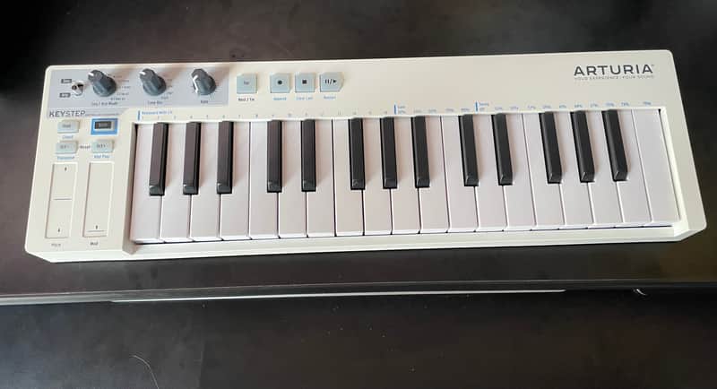 Arturia KeyStep 32-Key MIDI Controller 2017 - 2025 - White image 1