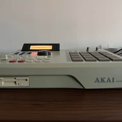 Akai MPC2000XL MIDI Production Center 2000 - 2005 - Grey image 3