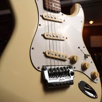 Squier Stratocaster mid-80s w/ Hard Case image 2