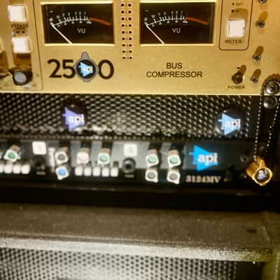 API 2500 Stereo Bus Compressor 50th Anniversary Edition 2019 - Gold image 6
