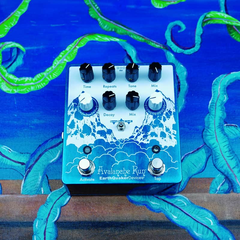 EarthQuaker Devices Avalanche Run Stereo Reverb & Delay with Tap Tempo V2