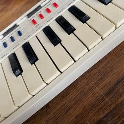 Casio PT-20 29-Key Mini Synthesizer 1980s - White image 8