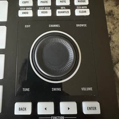 Native Instruments Maschine Studio – Excellent Condition – Original Box – Software Transfer Included image 12
