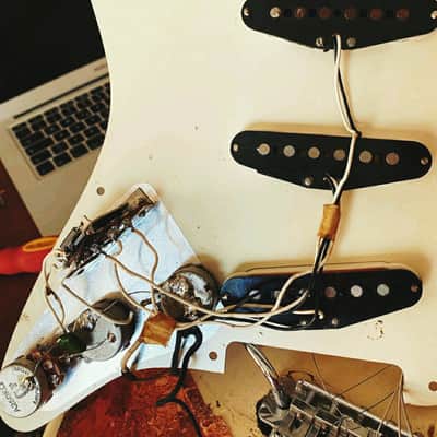Squier By Fender Stratocaster Japan Vintage 1983 SQ Vintage White '70 Reissue image 8