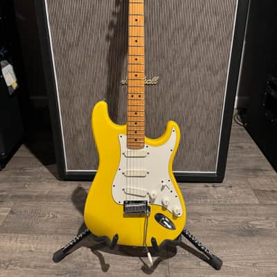 Fender Strat Plus with Maple Fretboard 1984 - 1988 - Graffiti Yellow image 2