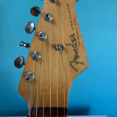 Fender Fender Road Worn 60s Strat with American Vintage 59 Pickups 2022 - Faded Candy Apple Red image 5