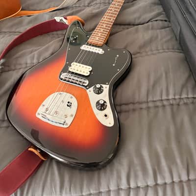 Fender Player Jaguar HS with Pau Ferro Fretboard 2018 - 2024 - 3-Color Sunburst image 4