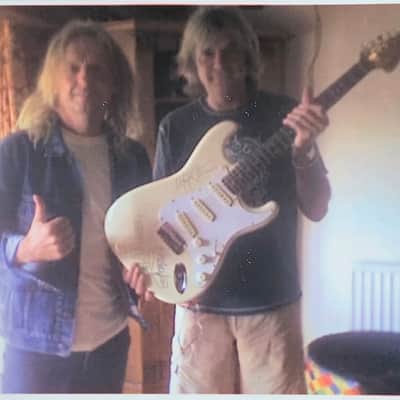 Fender Stratocaster Ex JUDAS PRIEST Artist Owned by K.K. Downing, band signed by KK, Rob Halford and Glenn Tipton. 1985 Vintage 80s guitar. Custom Shop strat flight case included image 2