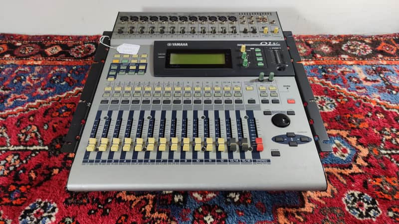 Yamaha 01v image 1