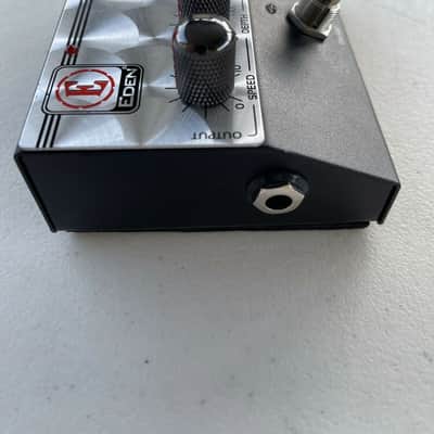 Eden Amplification World Tour I-90 Bass Chorus Guitar Effect Pedal + PSU image 3