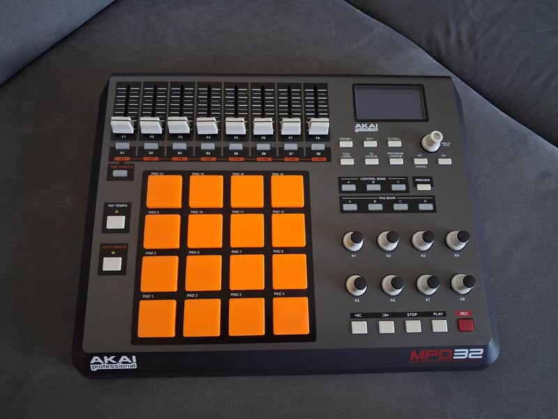 Akai MPD32 2010s image 1