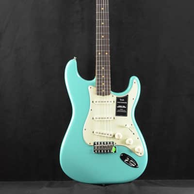 Mint Fender Vintera III Early '60s Stratocaster Seafoam Green Rosewood Fingerboard image 2
