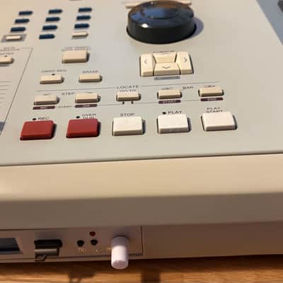 Akai MPC2000XL - upgraded Screen / Gotek drive / 32mb Ram image 11