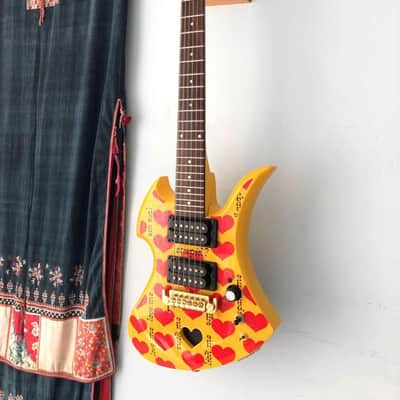 💛brand new!🖤Hide Yellow Heart Burny Jr Mini Mockingbird guitar 黃色心心 黑色心心 迷你 MG X。松本秀人 Green heart Black heart FERNANDES Zo Built in speake 煙花 吉他120x 360s 380s 480 165s 450x 80x 140x X Japan Hideと見た景色 Hide city S.H.Figuarts。 🌟☀️🐥🕊️ image 2