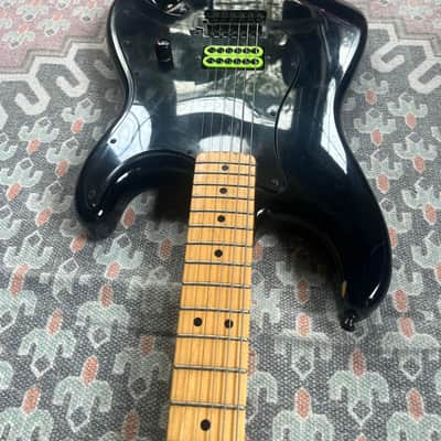 Fender Standard Stratocaster - 2005 - Black - Upgraded hardware and pickup image 4