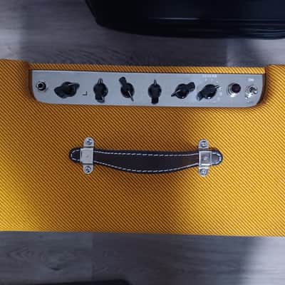 Fender Blues Junior Lacquered Tweed 15-Watt 1x12" Guitar Combo Lacquered Tweed image 3