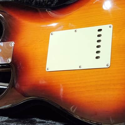 Fender MIM Vintera '60s Stratocaster with Pau Ferro Fretboard w/ HSC 2020 - 3-Tone Sunburst image 10