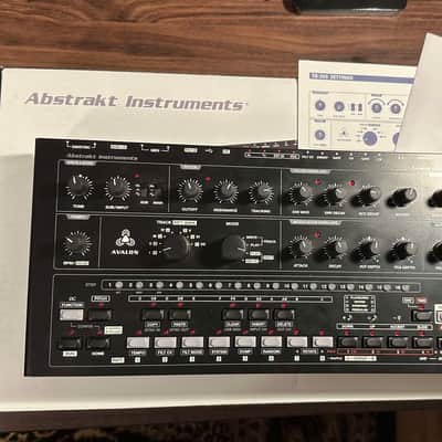 Abstrakt Instruments Avalon Bassline - Black / Red LED image 2
